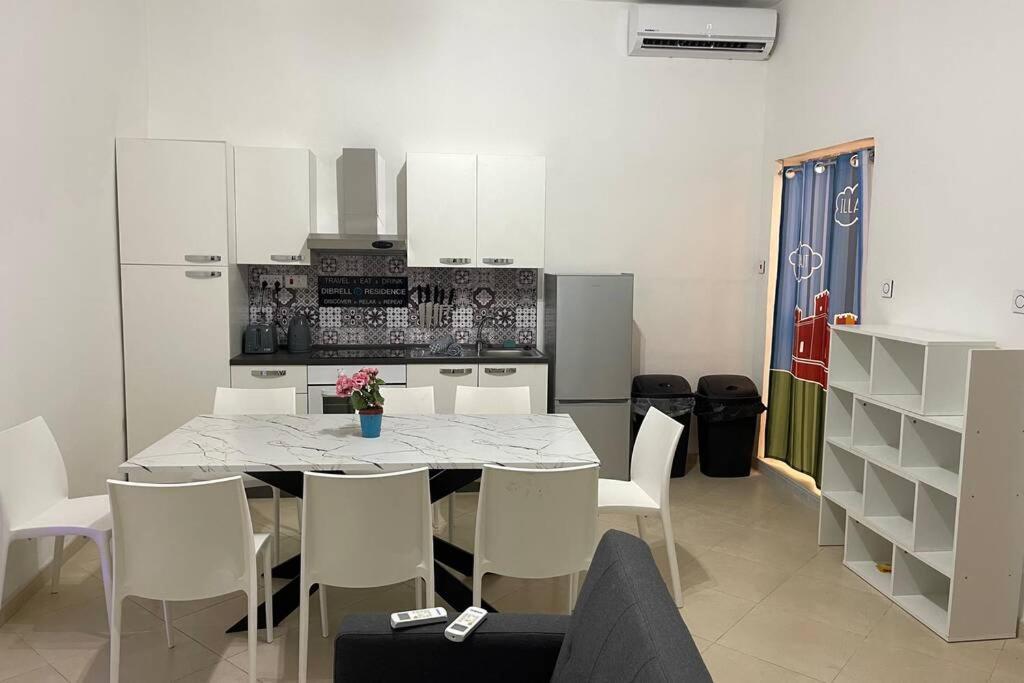 2 Bed Apt In Heart Of St Julians - 5Min From Seafront San Giuliano Esterno foto